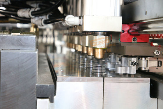 Völlig elektrische Ausdehnungs-Blasformen-Maschine Eceng K6 gab 12000BPH 2000 ml aus