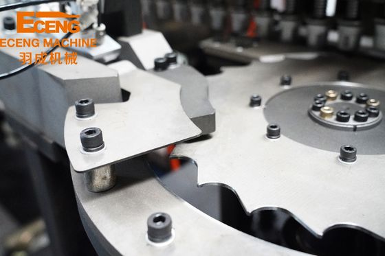 Völlig elektrische Ausdehnungs-Blasformen-Maschine Eceng K6 gab 12000BPH 2000 ml aus