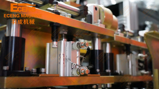 Zuverlässige PET Mineralwasserflaschenblasmaschine Effiziente YCQ 2L-2 2Hohlraum 2000BPH