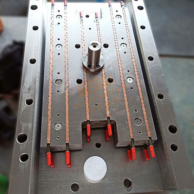 8 Hohlraum 4Cr13 SS STREICHELN Flaschen-Form
